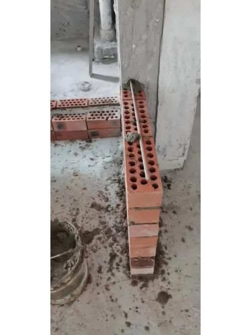 能否提供砌體加固筋的圖片示例？（植筋/預(yù)埋的關(guān)鍵步驟和規(guī)范要求） 行業(yè)新聞 第3張