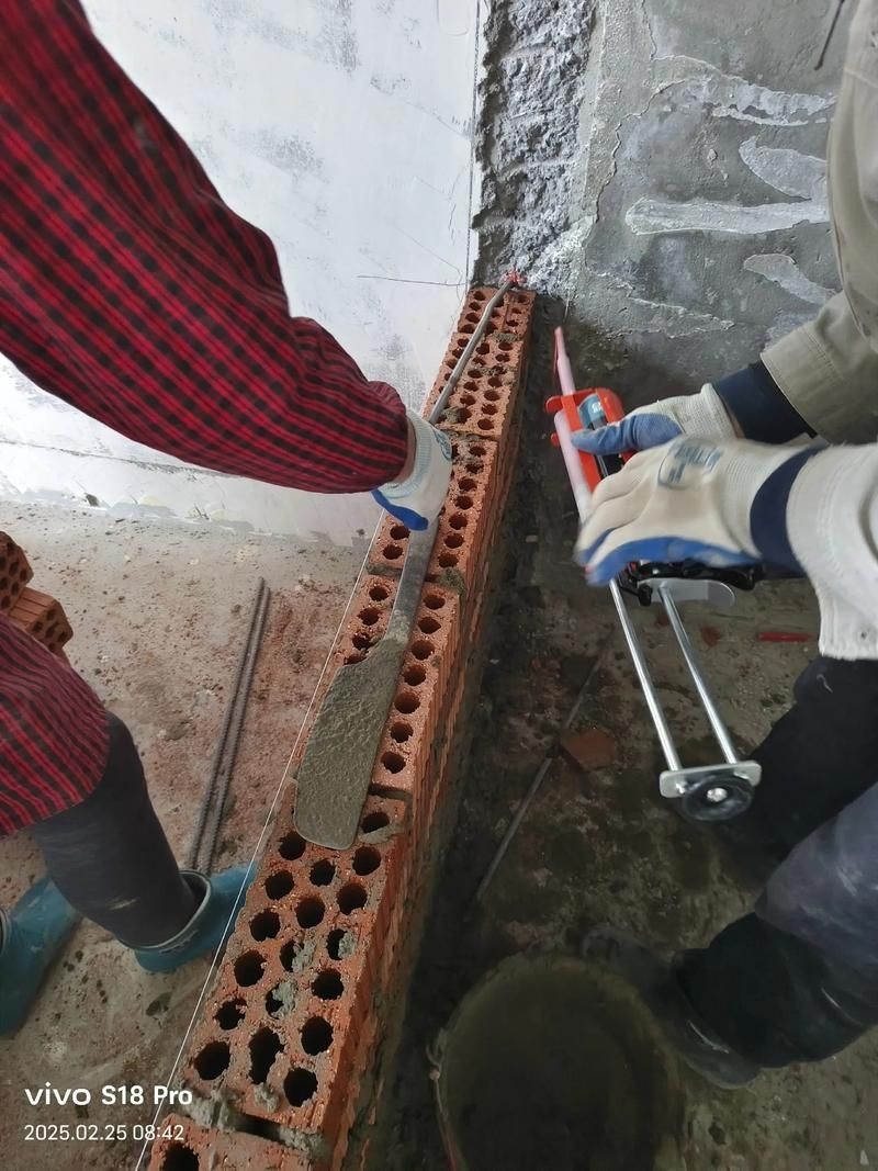 能否提供砌體加固筋的圖片示例？（植筋/預(yù)埋的關(guān)鍵步驟和規(guī)范要求） 行業(yè)新聞 第4張