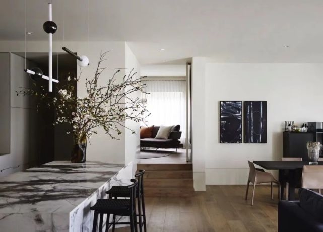 連廊寬度是否可以超過2米？（鄭州一小區(qū)加裝電梯連廊長(zhǎng)度近5米,有業(yè)主反對(duì)成被告新浪網(wǎng)） 行業(yè)新聞 第5張