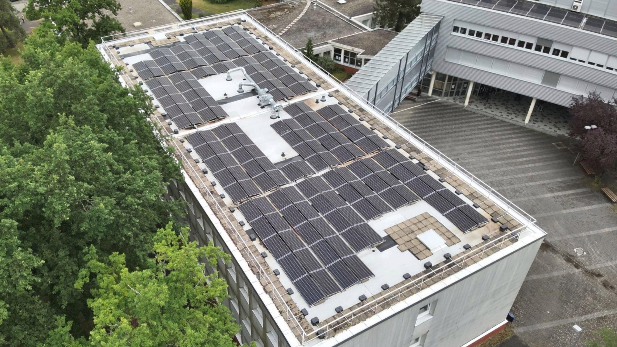 有沒有更多光伏屋頂安裝案例？（光伏屋頂安裝案例） 行業(yè)新聞