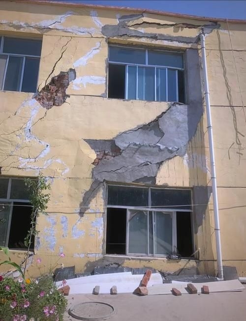 磚混結(jié)構(gòu)房屋有哪些常見病害（磚混結(jié)構(gòu)房屋有哪些常見、note、video組件要求） 行業(yè)新聞 第3張