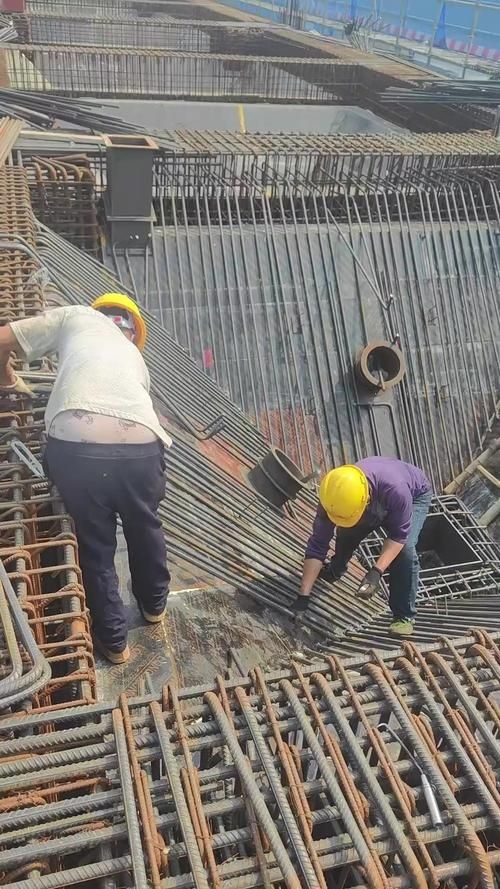 有哪些常見的鋼筋綁扎錯誤？（混凝土結(jié)構(gòu)施工中常見的鋼筋綁扎錯誤詳解（1000字和配圖）） 行業(yè)新聞 第1張