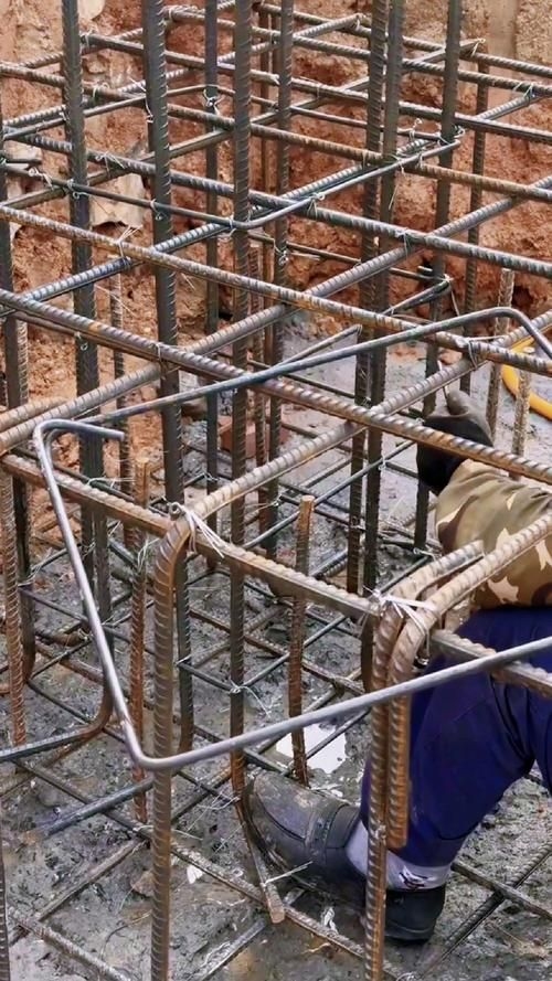 有哪些常見的鋼筋綁扎錯誤？（混凝土結(jié)構(gòu)施工中常見的鋼筋綁扎錯誤詳解（1000字和配圖）） 行業(yè)新聞 第2張