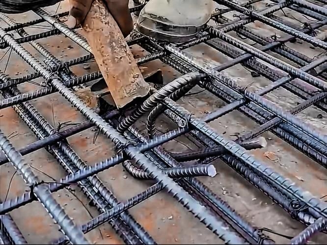 有哪些常見的鋼筋綁扎錯誤？（混凝土結(jié)構(gòu)施工中常見的鋼筋綁扎錯誤詳解（1000字和配圖）） 行業(yè)新聞 第4張