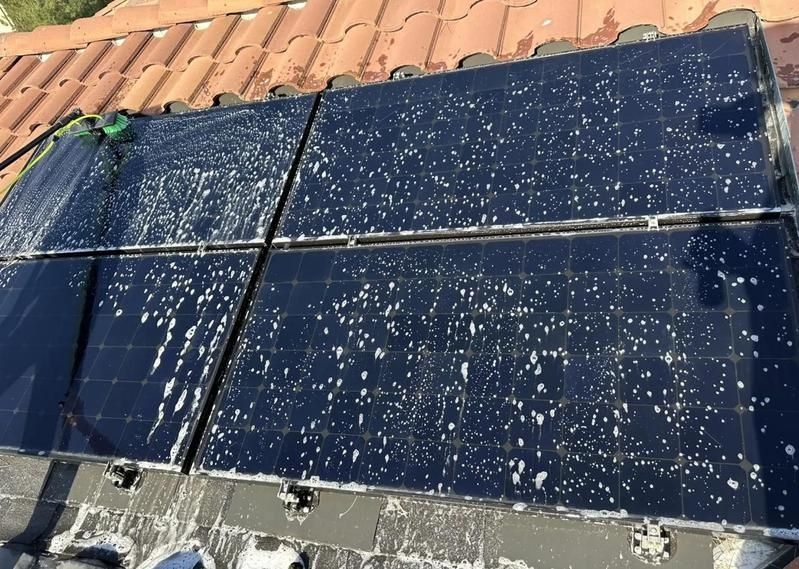 如何清潔太陽能屋頂？（如何發(fā)電效率下降6%–15%,用戶要求詳解） 行業(yè)新聞 第3張
