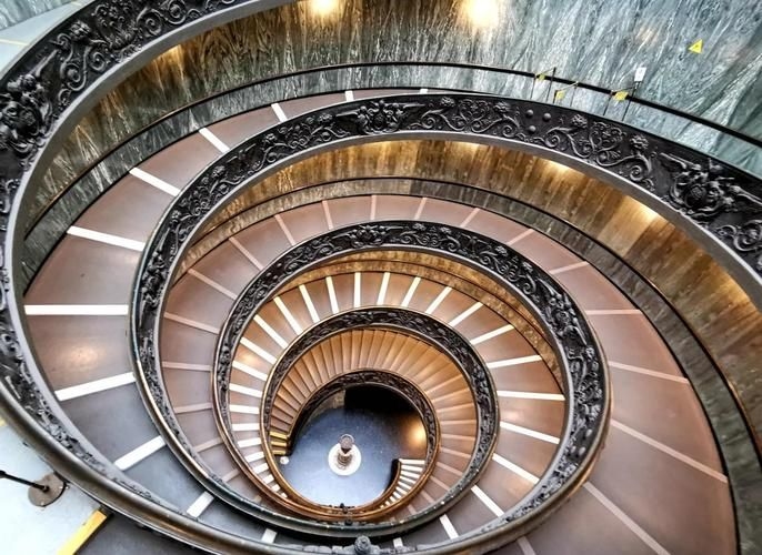 給我一些螺旋式樓梯的圖片（給我一些螺旋式樓梯的圖片,展開,又稱旋轉(zhuǎn)樓梯，） 行業(yè)新聞 第6張